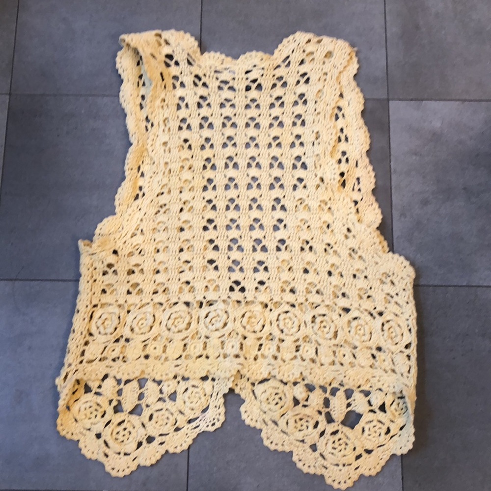 One Step Up Crocheted Vest - Picture 11 of 13